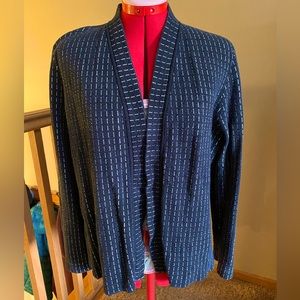 Eileen fisher black and cream colored it jacket size extra large.